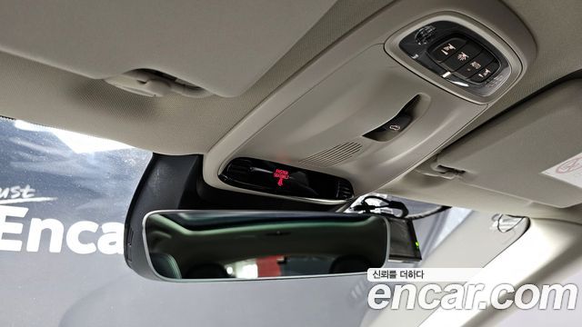 Volvo V40 2019 — photo 16