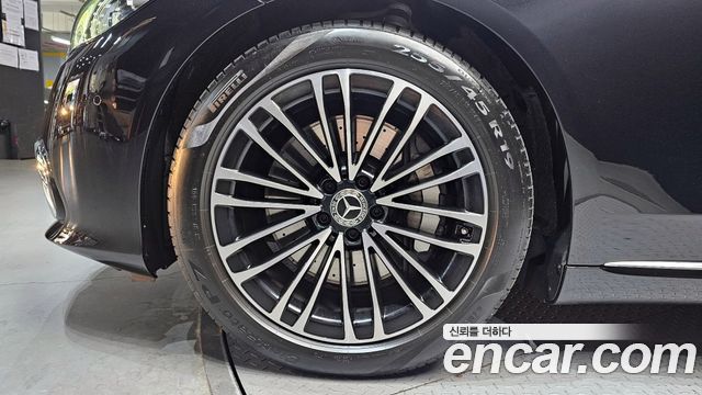 Mercedes-Benz S-Class 2025 — photo 5