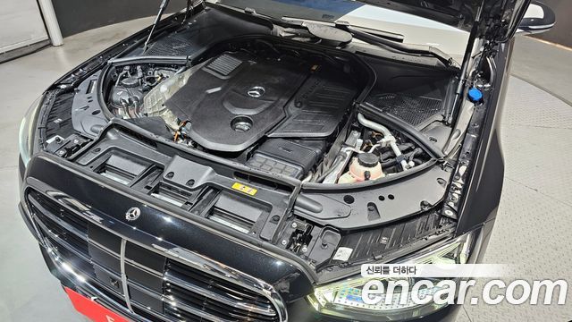 Mercedes-Benz S-Class 2025 — photo 6