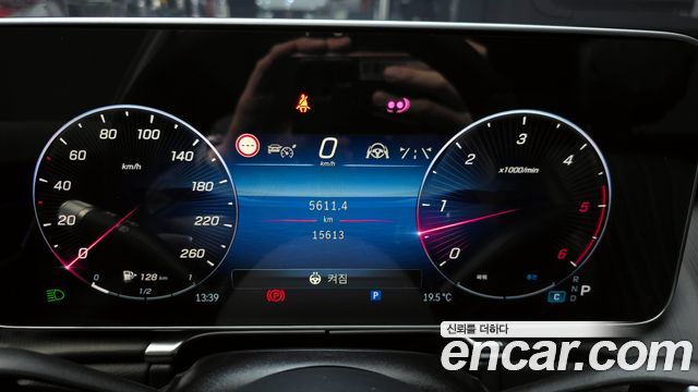 Mercedes-Benz S-Class 2025 — photo 8