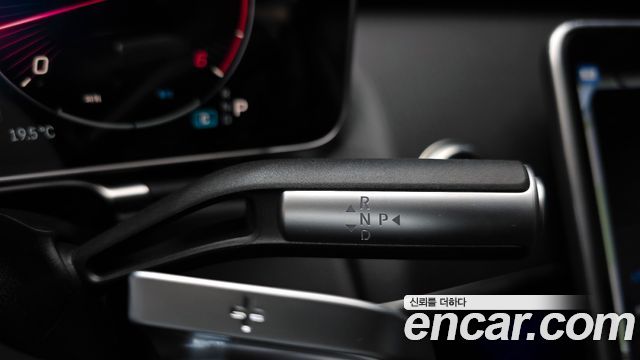 Mercedes-Benz S-Class 2025 — photo 9