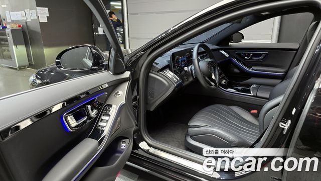 Mercedes-Benz S-Class 2025 — photo 11