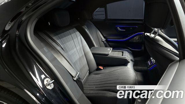Mercedes-Benz S-Class 2025 — photo 12