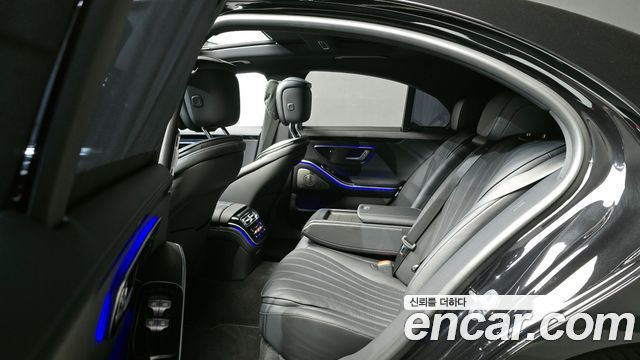Mercedes-Benz S-Class 2025 — photo 16