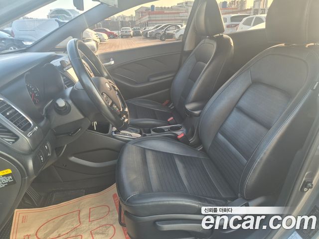 Kia K3 2016 — photo 10
