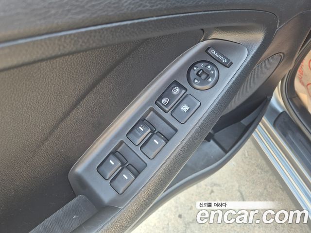 Kia K3 2016 — photo 15