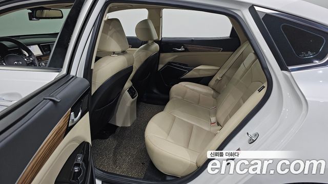 Kia K7 2016 — photo 11