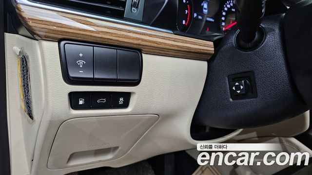 Kia K7 2016 — photo 13