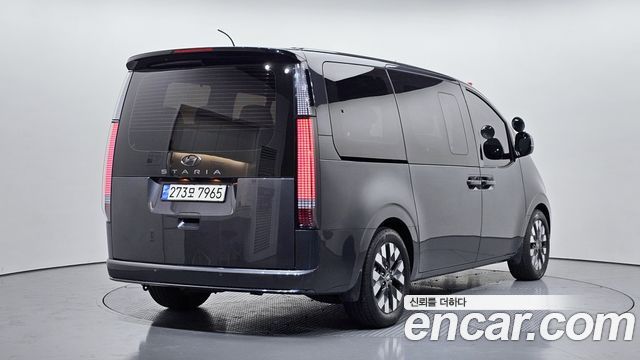 Hyundai Staria 2022 — photo 2