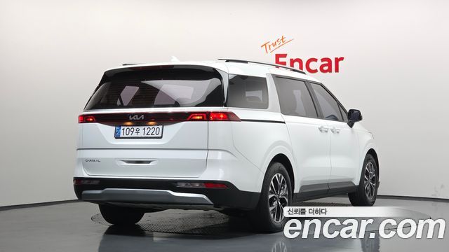Kia Canival 2023 — photo 2