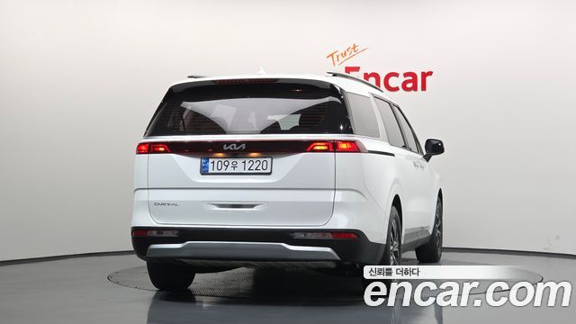 Kia Canival 2023 — photo 4