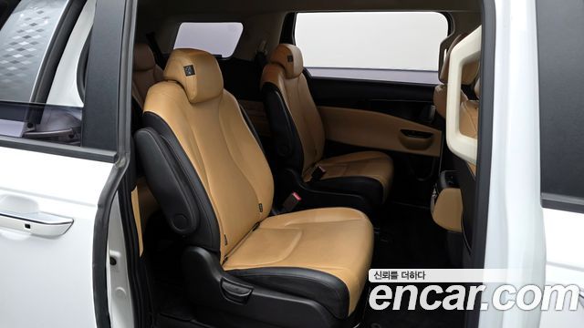 Kia Canival 2023 — photo 12