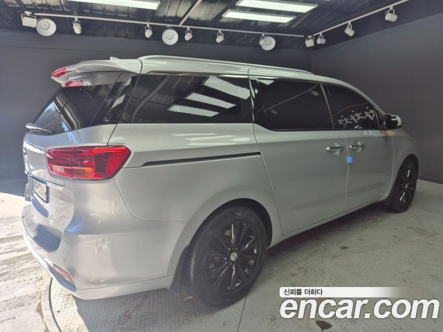Kia Canival 2019 — photo 2
