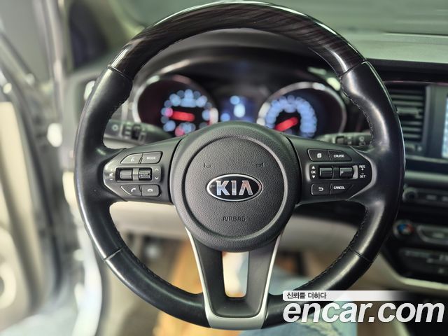 Kia Canival 2019 — photo 14