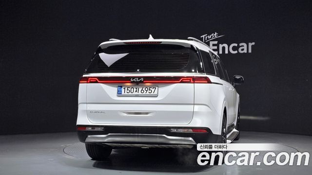 Kia Canival 2022 — photo 4