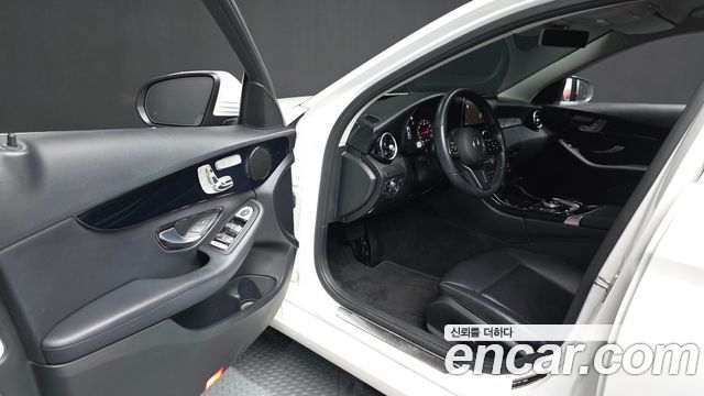 Mercedes-Benz C-Class 2019 — photo 10
