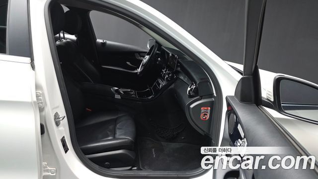 Mercedes-Benz C-Class 2019 — photo 11
