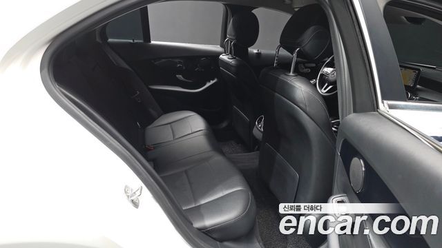 Mercedes-Benz C-Class 2019 — photo 12