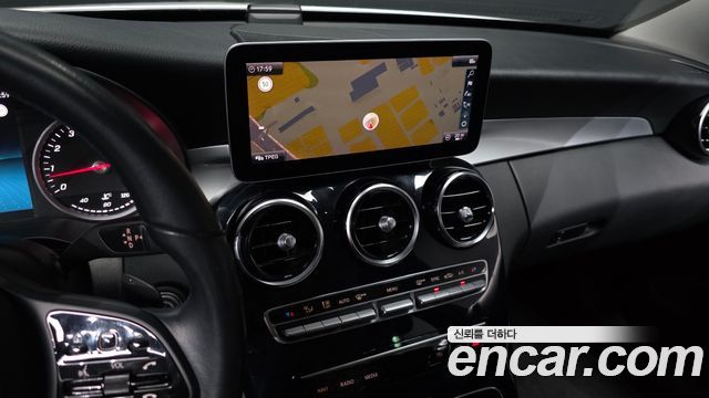 Mercedes-Benz C-Class 2019 — photo 14