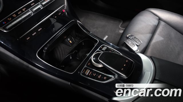 Mercedes-Benz C-Class 2019 — photo 18