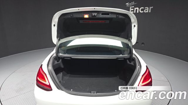 Mercedes-Benz C-Class 2019 — photo 20