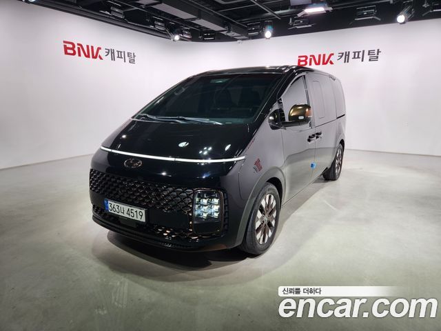 Hyundai Staria 2023 — photo 1