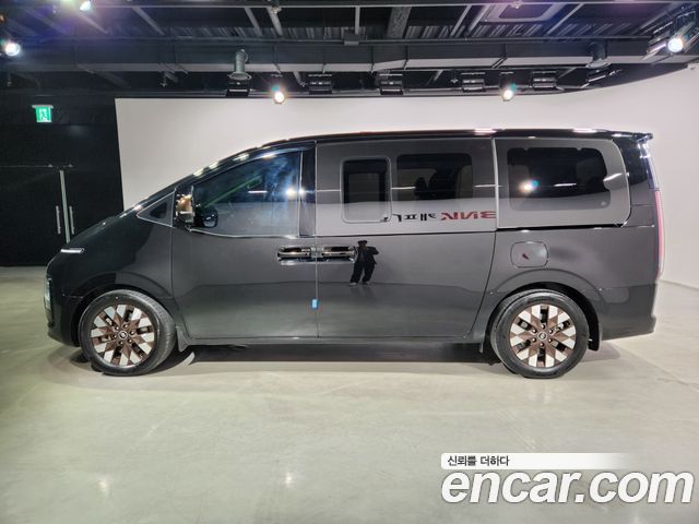 Hyundai Staria 2023 — photo 3
