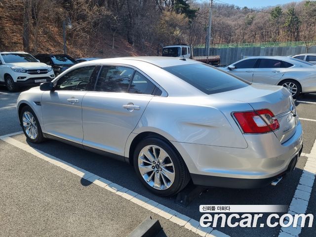 Ford Taurus 2011 — photo 2