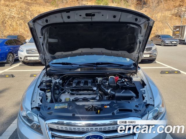 Ford Taurus 2011 — photo 6