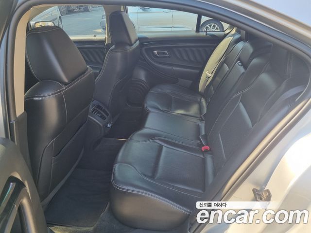 Ford Taurus 2011 — photo 10