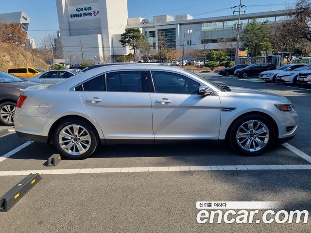 Ford Taurus 2011 — photo 12