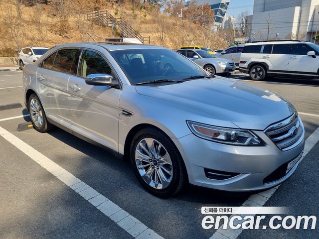 Ford Taurus 2011 — photo 13