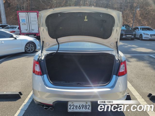 Ford Taurus 2011 — photo 14