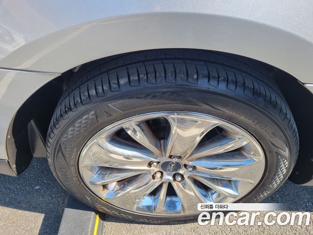 Ford Taurus 2011 — photo 15