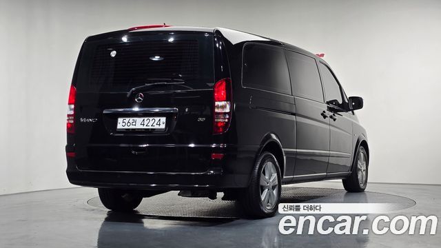 Mercedes-Benz V-Class 2011 — photo 2