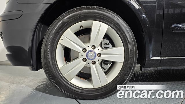 Mercedes-Benz V-Class 2011 — photo 5