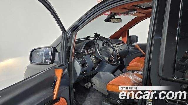 Mercedes-Benz V-Class 2011 — photo 10