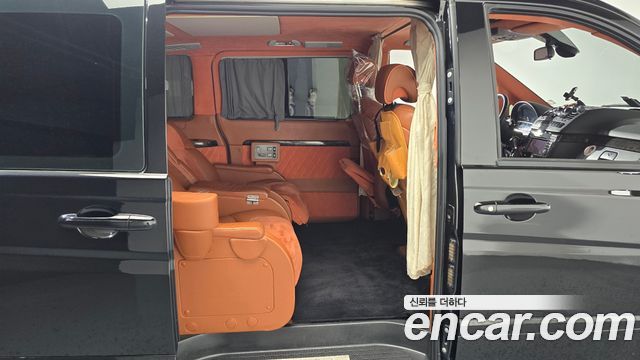 Mercedes-Benz V-Class 2011 — photo 12