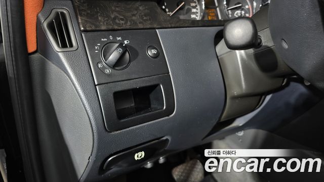 Mercedes-Benz V-Class 2011 — photo 14