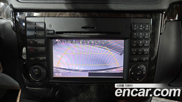 Mercedes-Benz V-Class 2011 — photo 16