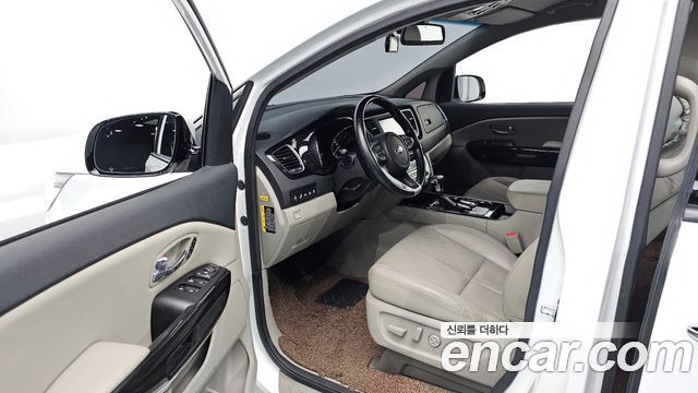 Kia Canival 2019 — photo 10