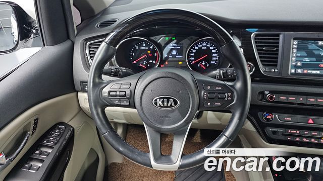 Kia Canival 2019 — photo 13