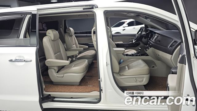 Kia Canival 2019 — photo 16