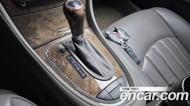 Mercedes-Benz CLS-Class 2010 — photo 9