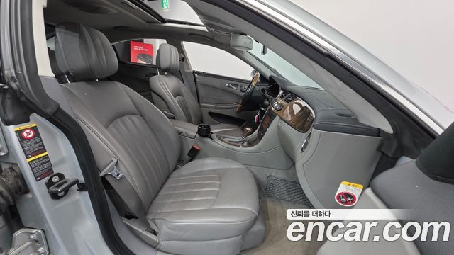 Mercedes-Benz CLS-Class 2010 — photo 10
