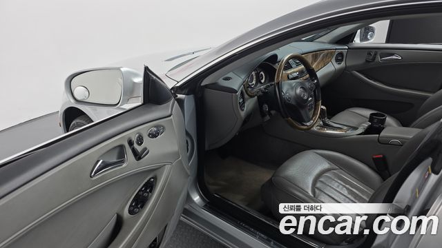 Mercedes-Benz CLS-Class 2010 — photo 12