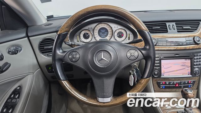 Mercedes-Benz CLS-Class 2010 — photo 14