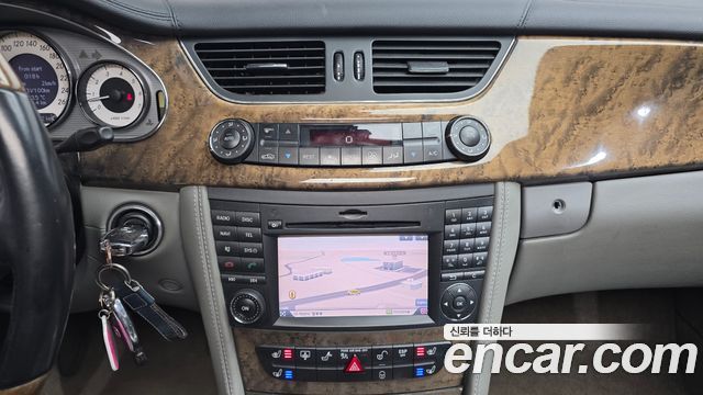 Mercedes-Benz CLS-Class 2010 — photo 15