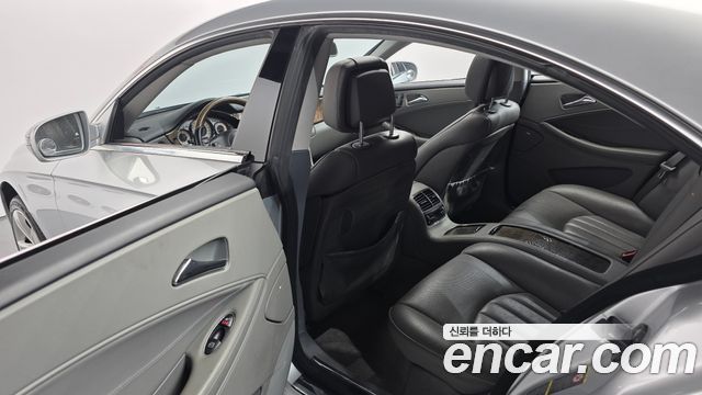 Mercedes-Benz CLS-Class 2010 — photo 17