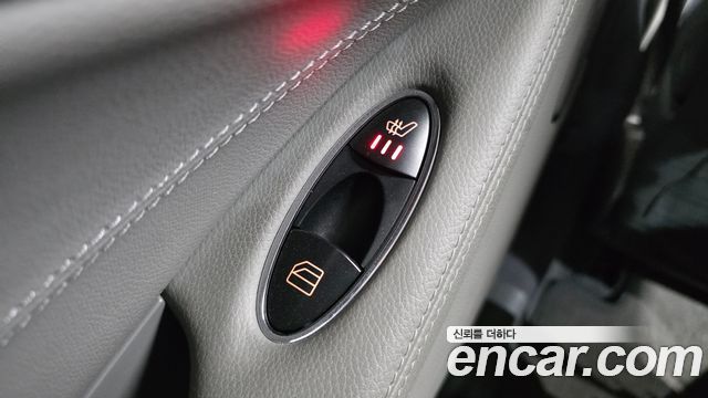 Mercedes-Benz CLS-Class 2010 — photo 18